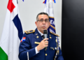Policía Nacional ocupa 11 armas de fuego, incluidos cinco fusiles y una subametralladora, durante operativos de DINTEL; hay cinco detenidos.
