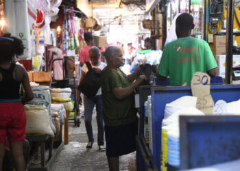 Amas de casa se quejan de lo poco que rinde el dinero al comprar