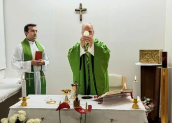 El papa, convaleciente, habla con Vladimir Putin