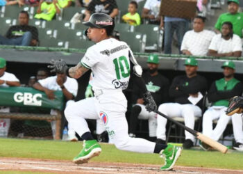 Estrellas castigan a Leones e inician la temporada con dos triunfos al hilo