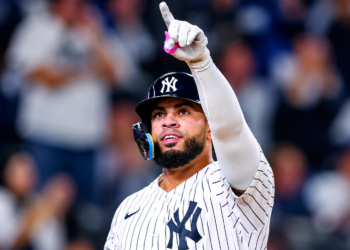 Yankees aplastan a los Medias Rojas y avanzan con una ofensiva demoledora